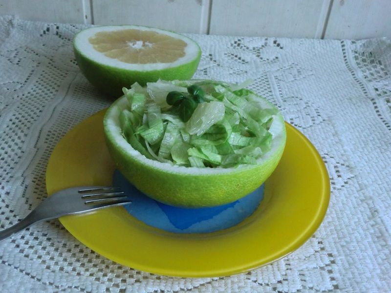 Zielona sałatka w grejpfrucie Zielona sałatka w grejpfrucie