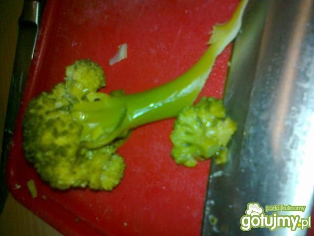 Zielona sałatka z brokułem