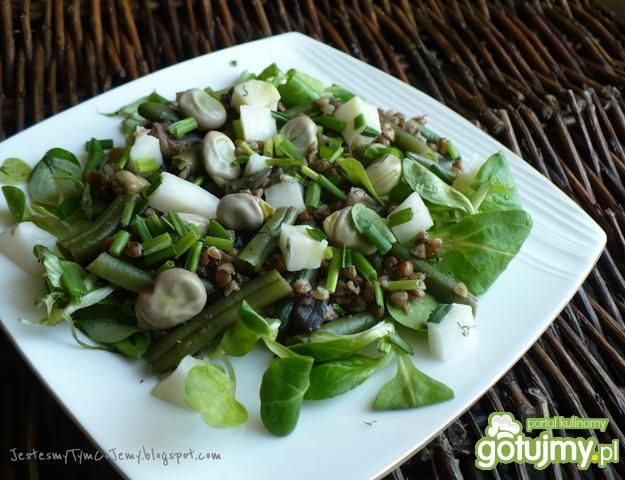 Zielona sałatka z kaszą gryczaną Zielona sałatka z kaszą gryczaną