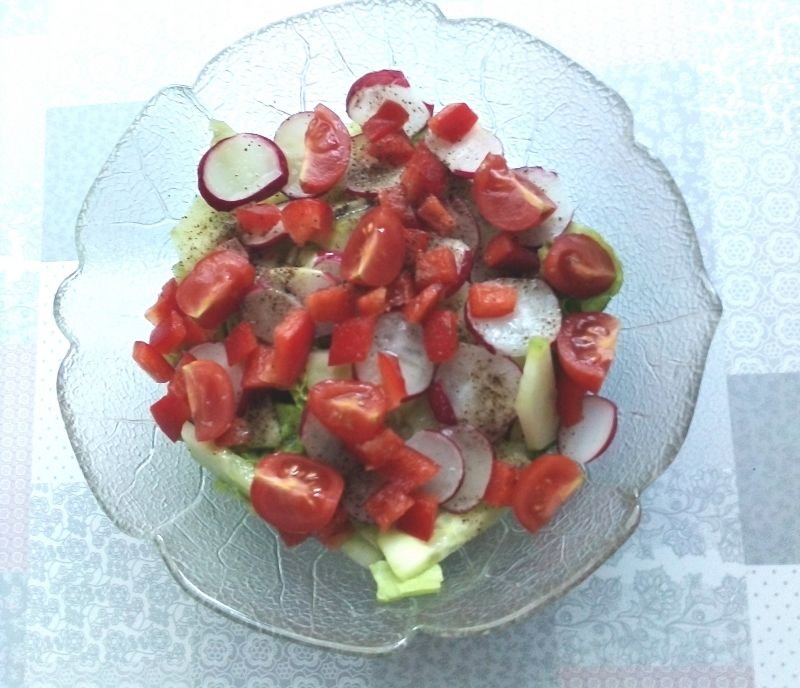 Zielona sałatka z rzodkiewką  Zielona sałatka z rzodkiewką