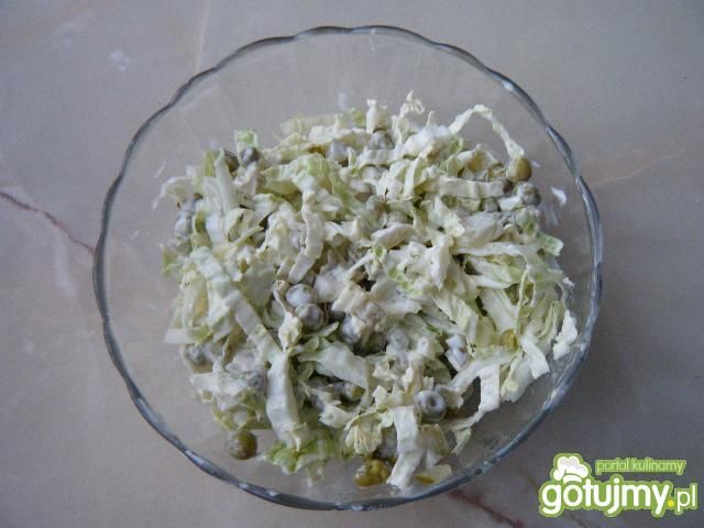 Zielona surówka z kapusty pekińskiej