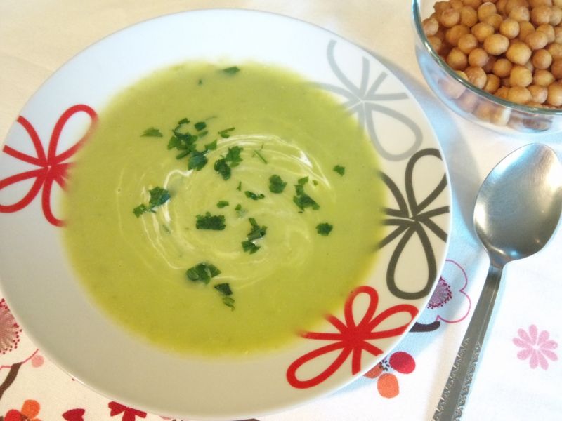 Zielona zupa groszkowa Zielona zupa groszkowa