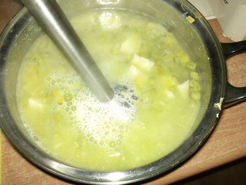 Zielona zupa groszkowa