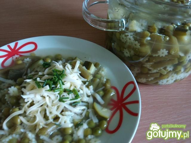 Zielona zupa z makaronem Zielona zupa z makaronem