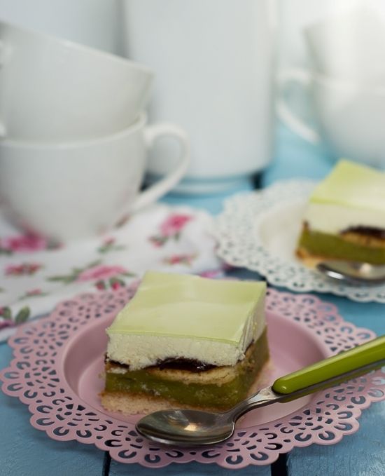 Zielone ciasto z galaretką