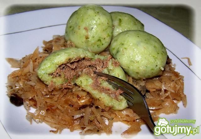 Zielone kluski nadziewane mięsem. Zielone kluski nadziewane mięsem.