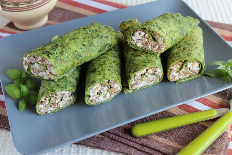 Zielone naleśniki z kaszą gryczaną i białym serem