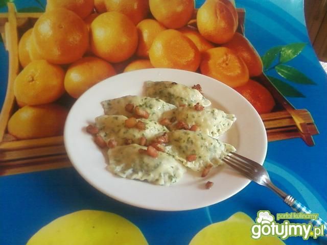 Zielone pierogi z kaszą.