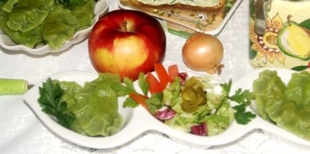 Zielone pierogi z kaszą i cebulką prażoną Zielone pierogi z kaszą i cebulką prażoną