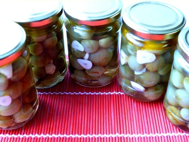 Zielone pomidorki w zalewie z olejem Zielone pomidorki w zalewie z olejem