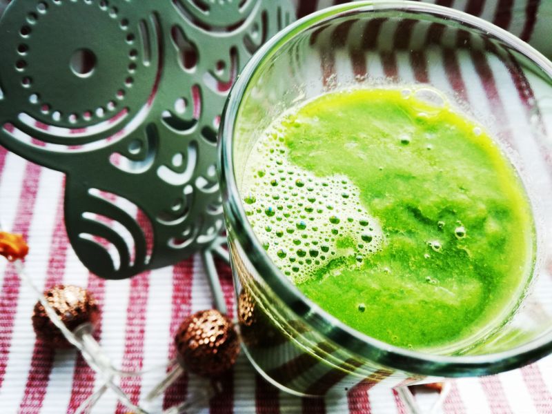 Zielone smoothie z mango i selerem Zielone smoothie z mango i selerem
