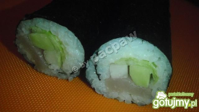 Zielone sushi maki z bryndzą i mieczniki Zielone sushi maki z bryndzą i mieczniki