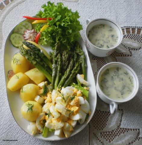 Zielone szparagi z jajkiem na twardo :