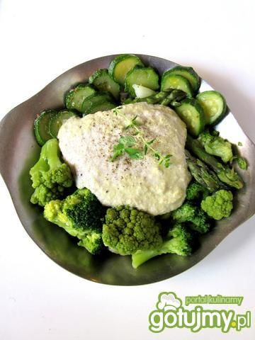 Zielone warzywa w sosie słonecznikowym Zielone warzywa w sosie słonecznikowym