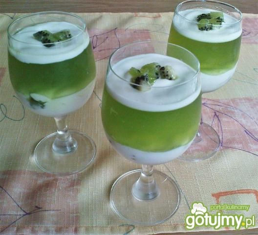 Zielony deser z kiwi Zielony deser z kiwi