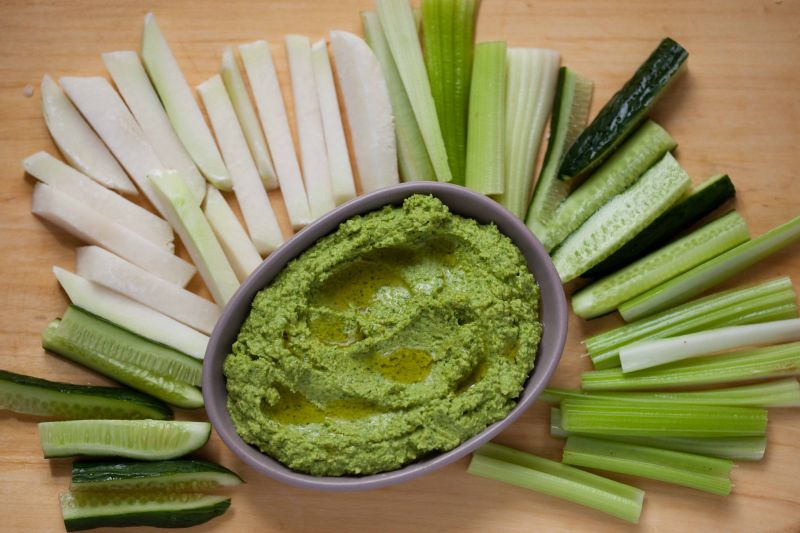 Zielony hummus ze szpinakiem