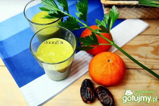 Zielony koktajl mandarynka-seler Zielony koktajl mandarynka-seler