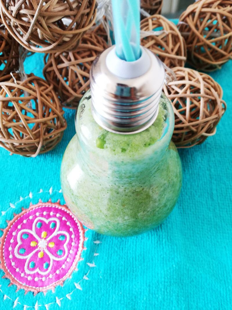 Zielony koktajl z gruszką