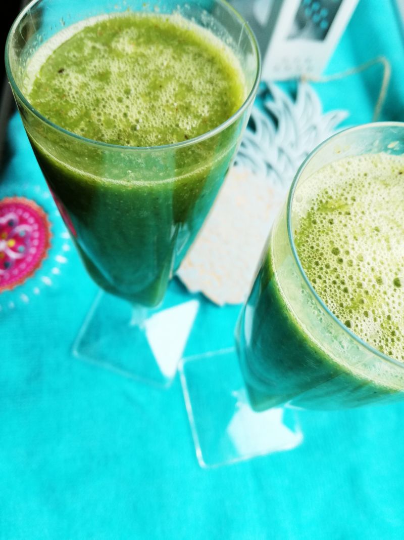 Zielony koktajl z mango i avocado