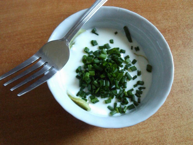 Zielony ogórek ze szczypiorkiem do obiadu