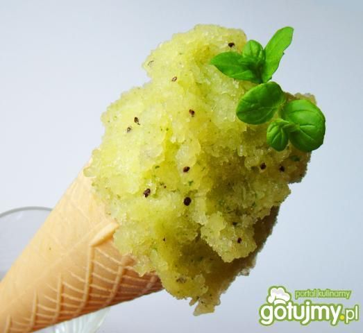 Zielony sorbet z melona, kiwi i mięty