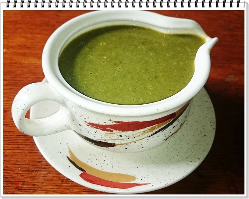 Zielony sos Eli z liści kalarepy