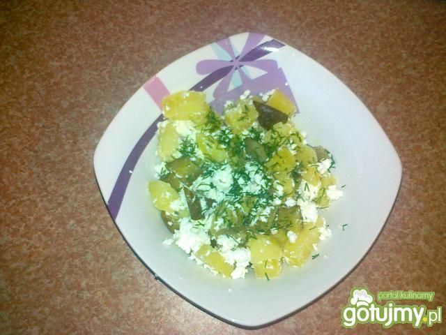 Ziemniaczana sałatka z kiszonym ogórkiem