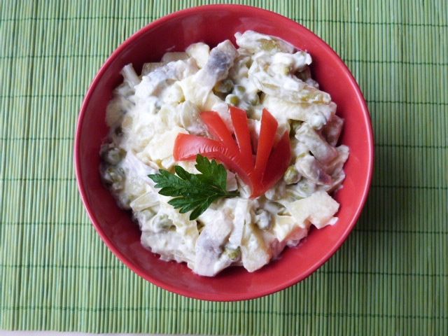 Ziemniaczana sałatka ze śledziami Ziemniaczana sałatka ze śledziami