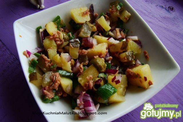 Ziemniaczana z oliwkami i ogórkiem  Ziemniaczana z oliwkami i ogórkiem