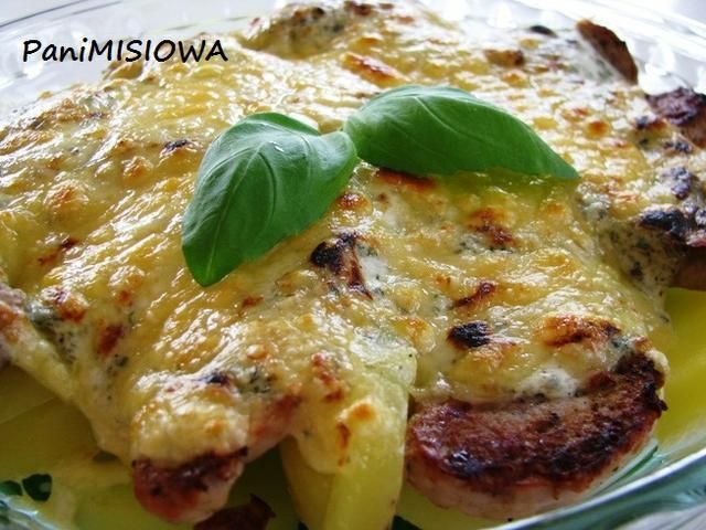 Ziemniaczana zapiekanka z polędwiczkami Ziemniaczana zapiekanka z polędwiczkami