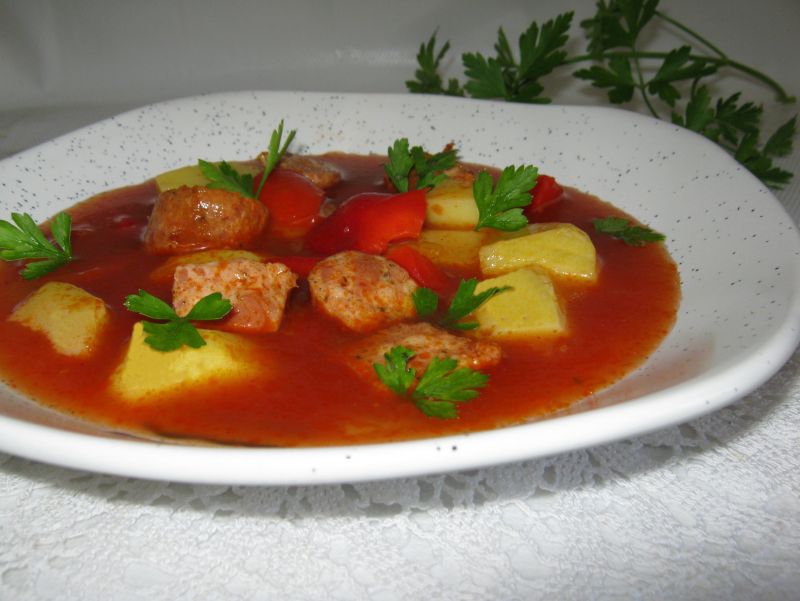 Ziemniaczana zupa z wędliną i papryką Ziemniaczana zupa z wędliną i papryką