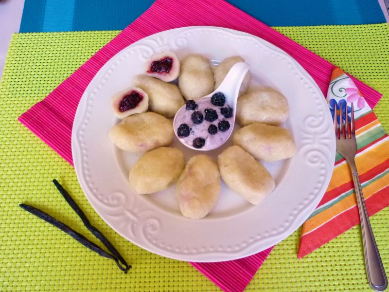 Ziemniaczane knedle z jeżynami