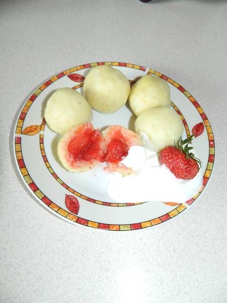 Ziemniaczane knedle z truskawkami