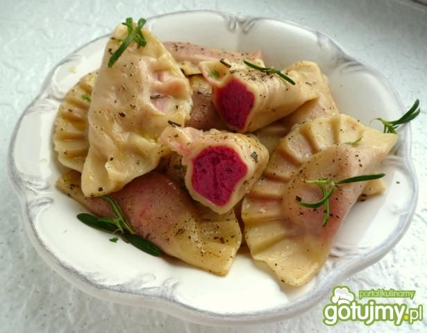 Ziemniaczano-buraczkowe pierogi z ricott Ziemniaczano-buraczkowe pierogi z ricott
