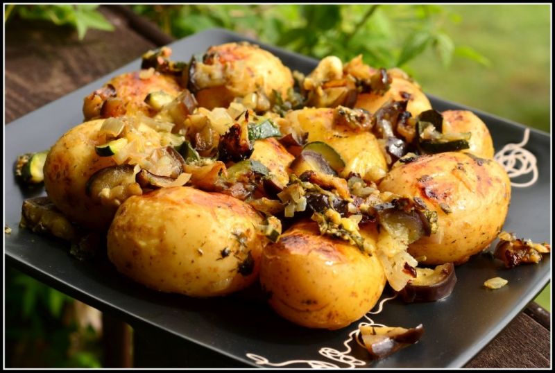Ziemniaczki grillowane z warzywami Ziemniaczki grillowane z warzywami
