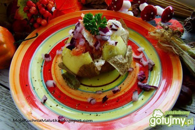 Ziemniaczki nadziewane łososiem i fetą  Ziemniaczki nadziewane łososiem i fetą