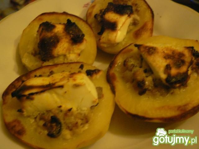 Ziemniaczki pieczone nadziewane fetą  Ziemniaczki pieczone nadziewane fetą