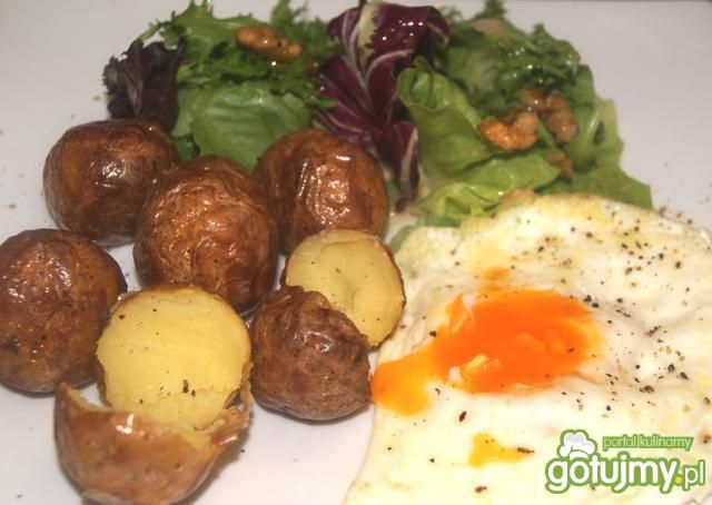 Ziemniaczki pieczone z olejem orzechowym Ziemniaczki pieczone z olejem orzechowym