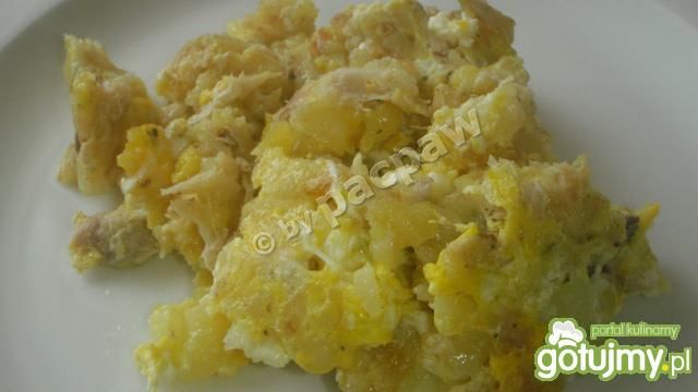 Ziemniaczki smażone z jajkami i makrelą 