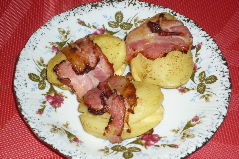 Ziemniaczki w koszulce boczkowej Ziemniaczki w koszulce boczkowej