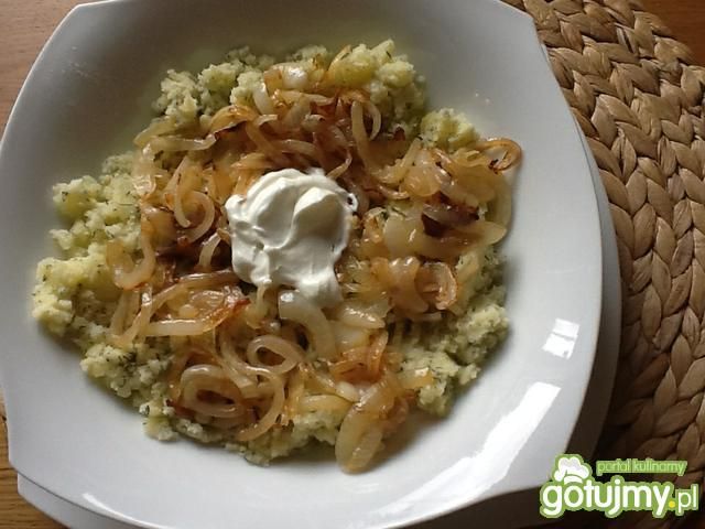 ziemniaczki z cebulą i śmietaną