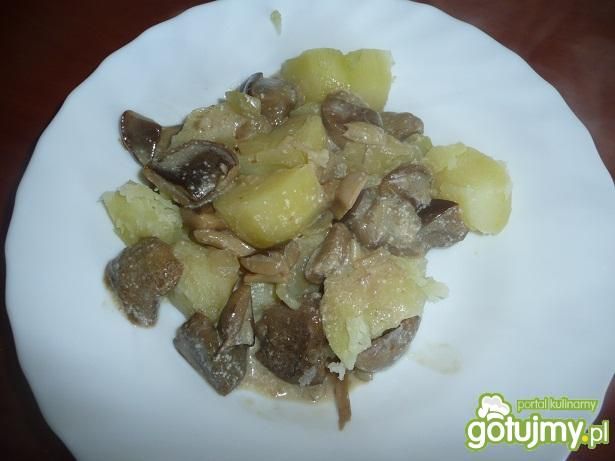 ziemniaczki z grzybowym sosikiem ziemniaczki z grzybowym sosikiem