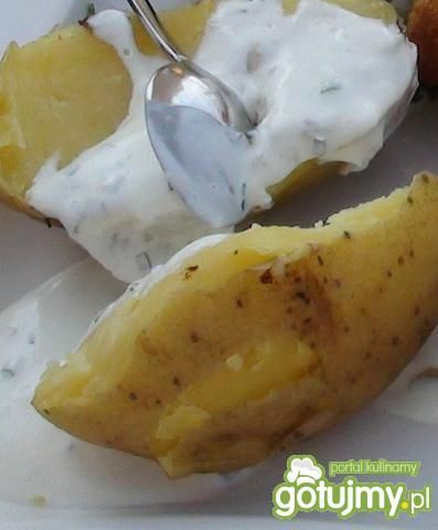 Ziemniaczki z jogutowo-czosnkowym sosem 