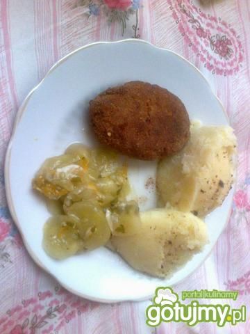 Ziemniaczki z sałatką i mielonym Ziemniaczki z sałatką i mielonym