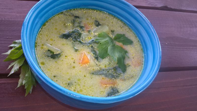 Ziemniaczana zupa z pokrzywami 