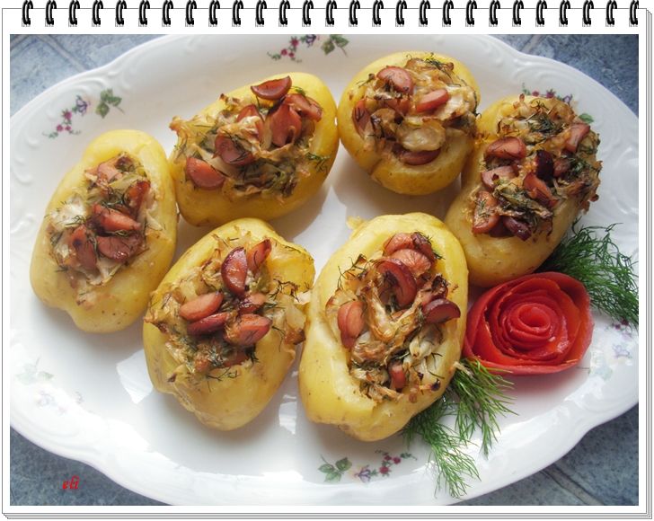 Ziemniaki Eli nadziewane młodą kapustą i parówkami