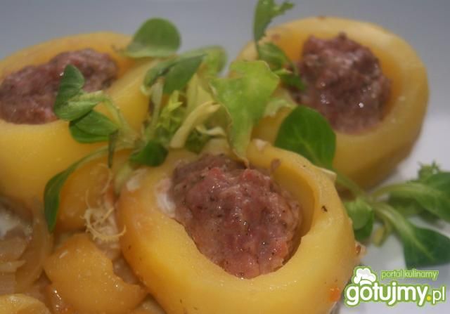 Ziemniaki faszerowane białą kiełbasą