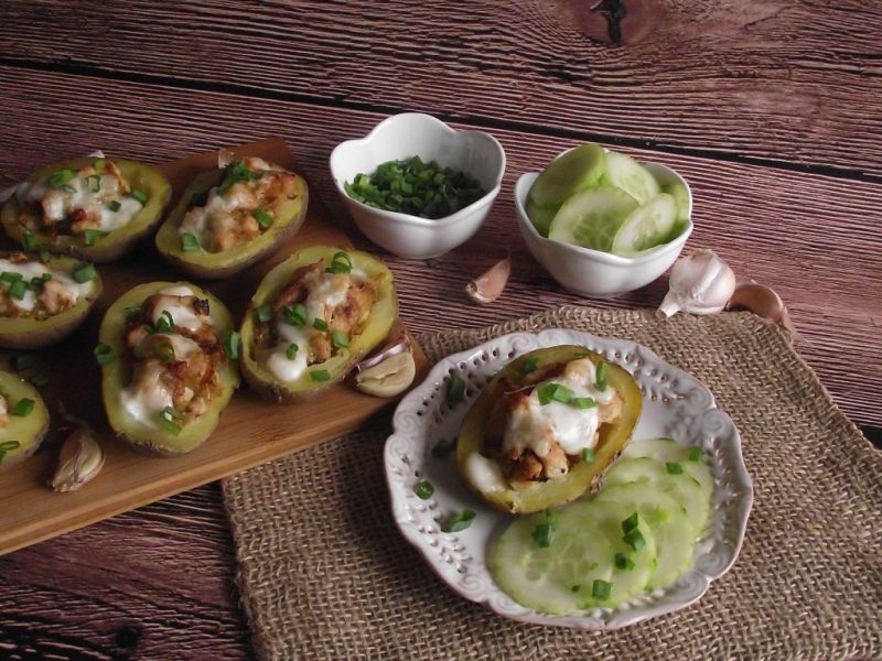 Ziemniaki faszerowane kurczakiem z porem Ziemniaki faszerowane kurczakiem z porem