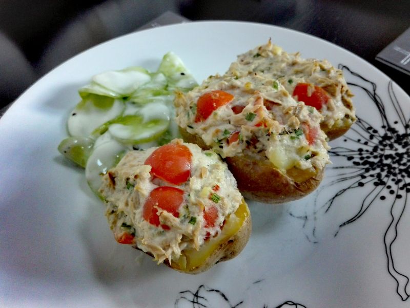 Ziemniaki faszerowane pastą z tuńczyka i serka