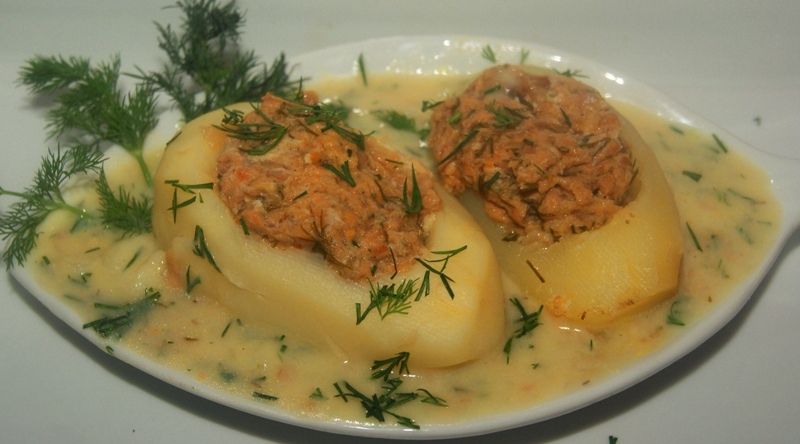 Ziemniaki faszerowane w sosie koperkowym Ziemniaki faszerowane w sosie koperkowym